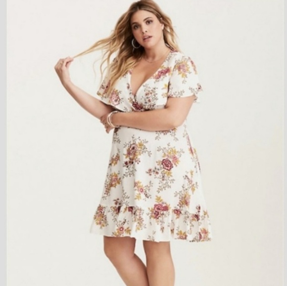 torrid Dresses & Skirts - Torrid White Floral Dress